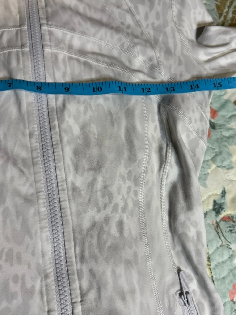 Lululemon Define Jacket *Nulu Contour Spot White Multi Sporty Outdoor 4 Pilates - Picture 11 of 13